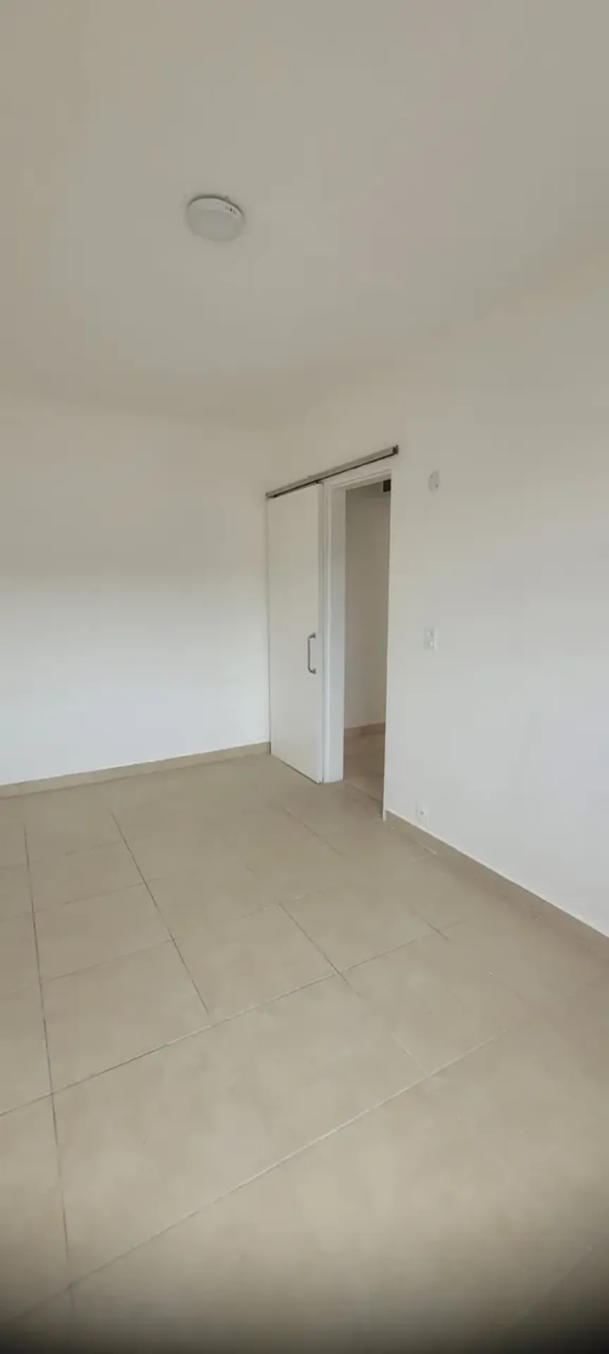 2-bedroom apartment in a building with a gym — photo 5