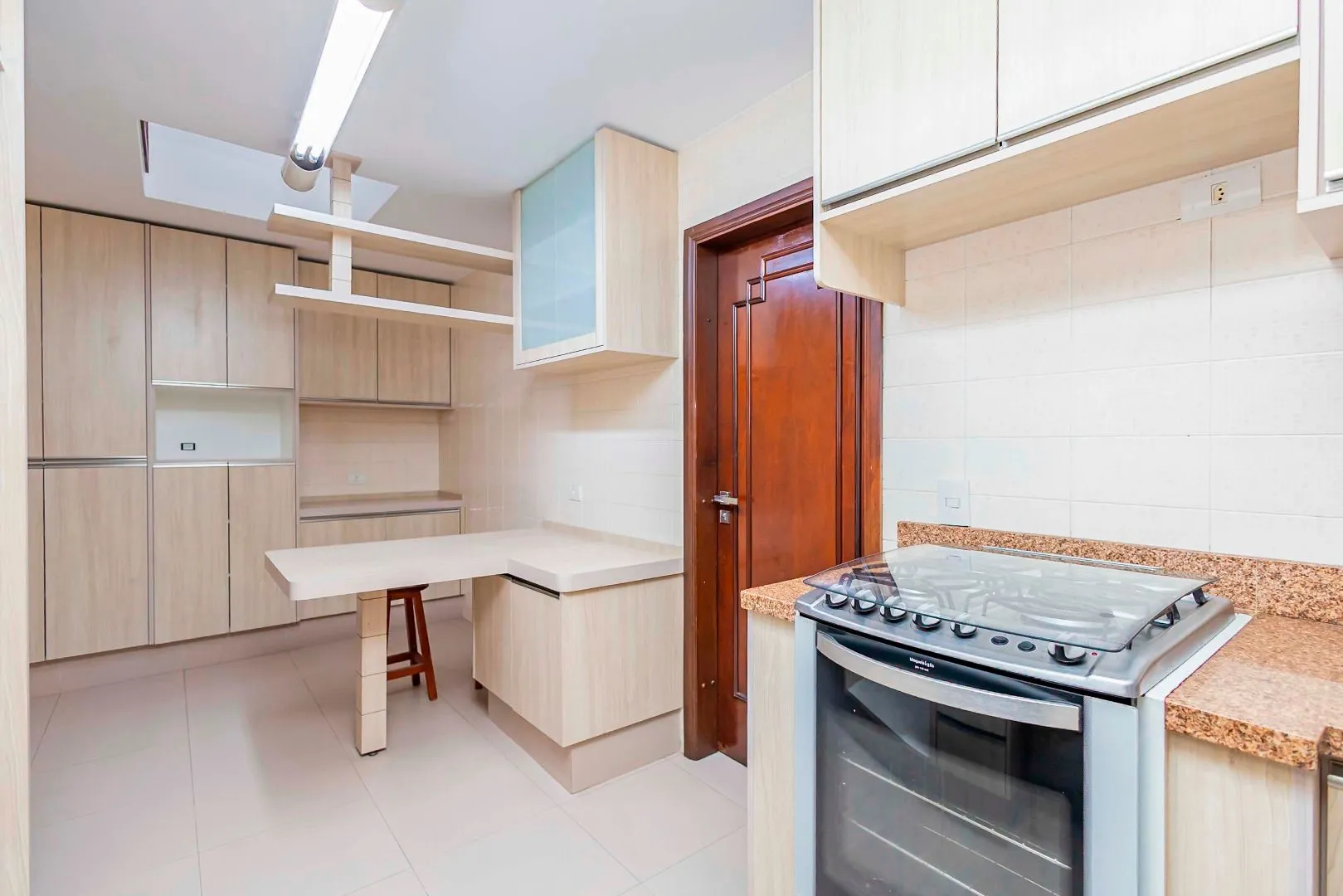 Rental house with 4 bedrooms and 5 bathrooms across 550 m² — photo 33