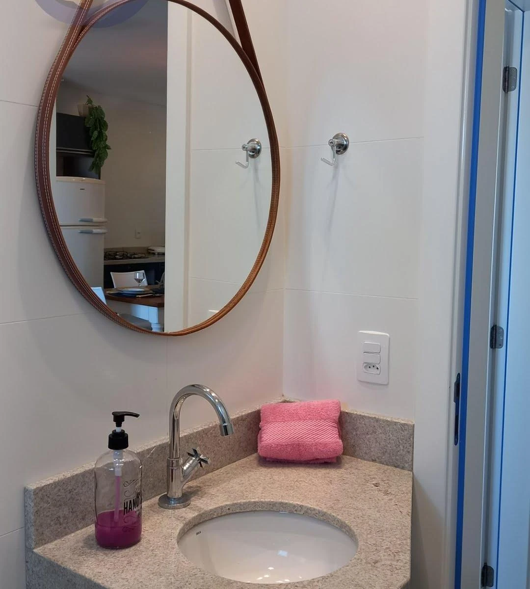 One-bedroom apartment with a water view in Florianópolis — photo 13