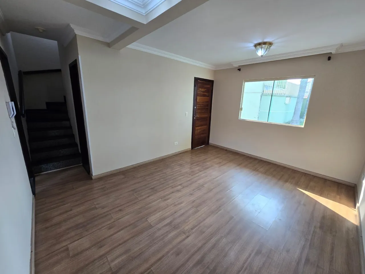 4-bedroom house with wood or laminate floors in Curitiba — photo 10