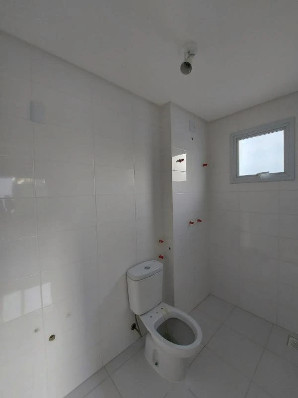 Balcony with a grill in a 3-bedroom apartment, 93 m² — photo 27