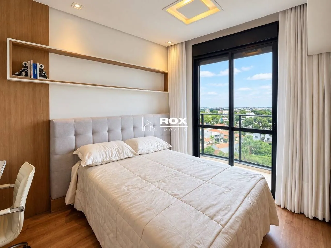 Floor-to-ceiling windows in a 3-bedroom apartment, 150 m² — photo 9