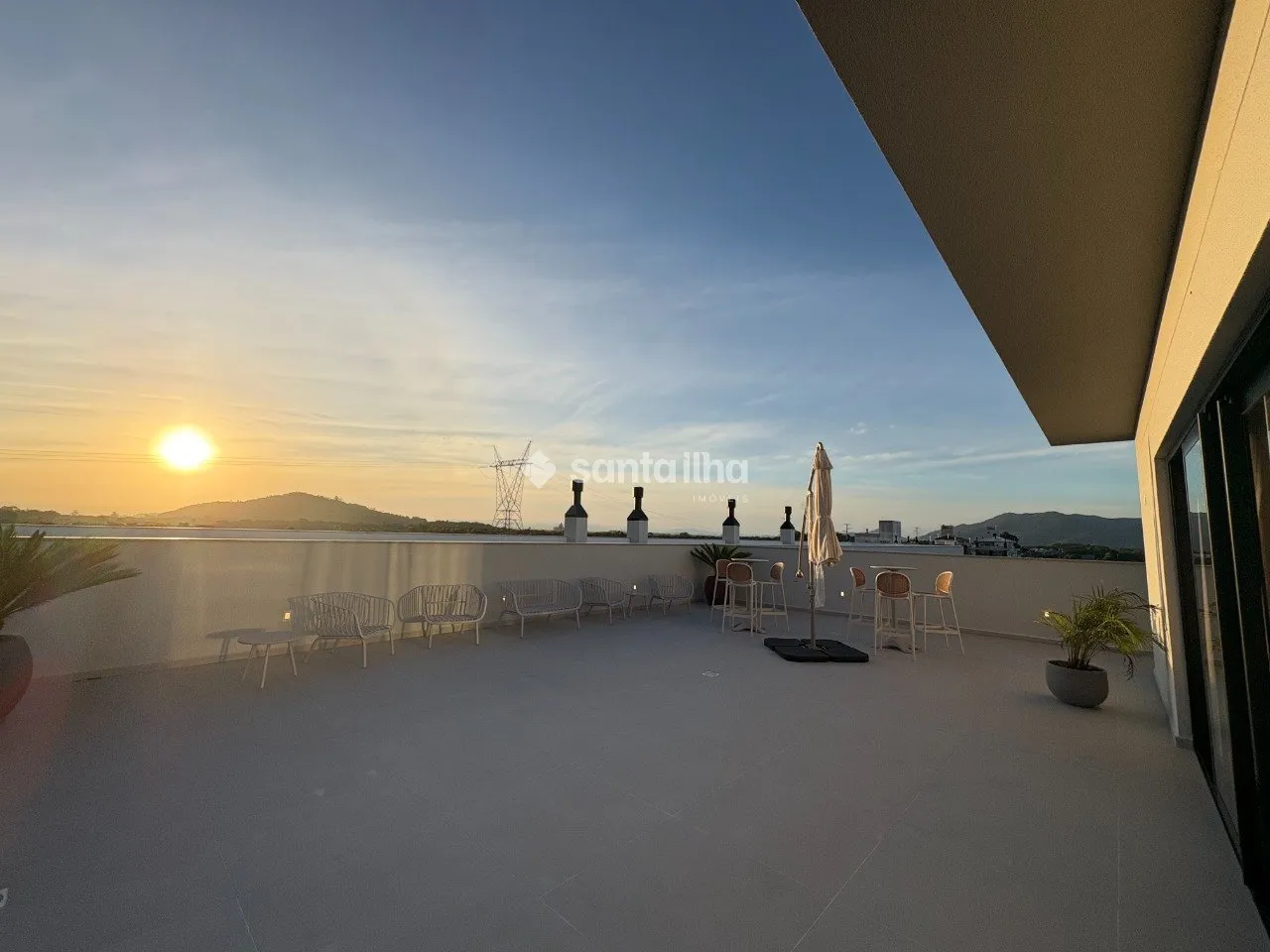 Furnished 1-bedroom apartment with 57 m² and parking — photo 11