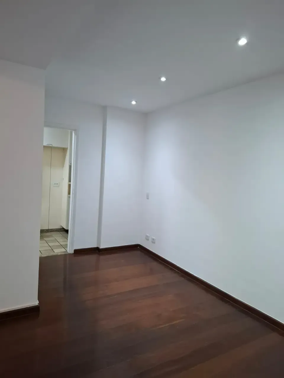 Apartment with 2 bedrooms, 3 bathrooms and a balcony — photo 3