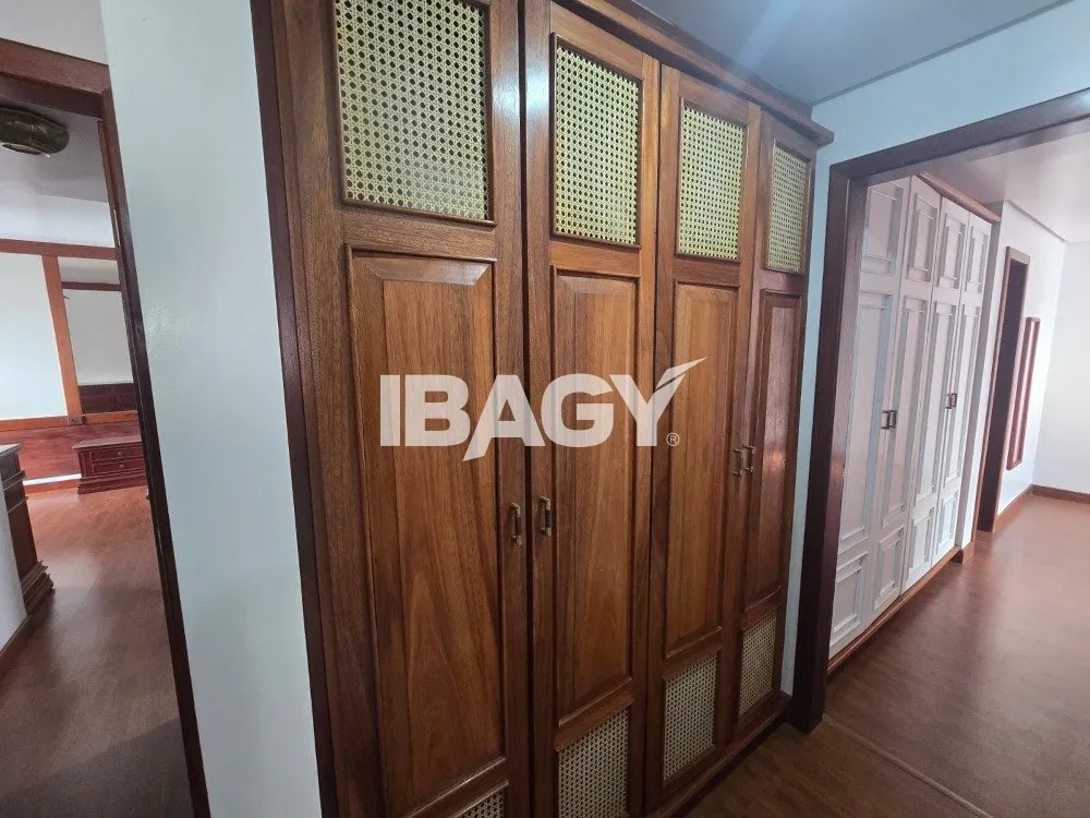 Furnished 512 m² apartment with a enclosed balcony — photo 30