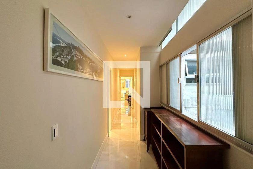 Furnished 220 m² apartment with 4 bedrooms and a suite — photo 2