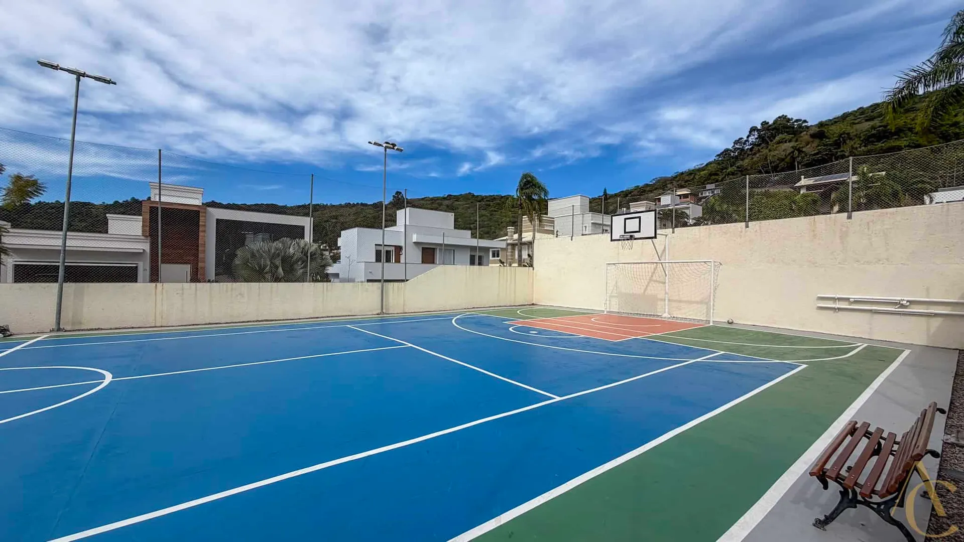 Furnished house, 689 m², with a grill on the balcony — photo 43