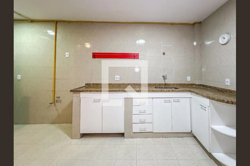 Apartamento de 2 quartos com piso de madeira ou laminado — photo 8