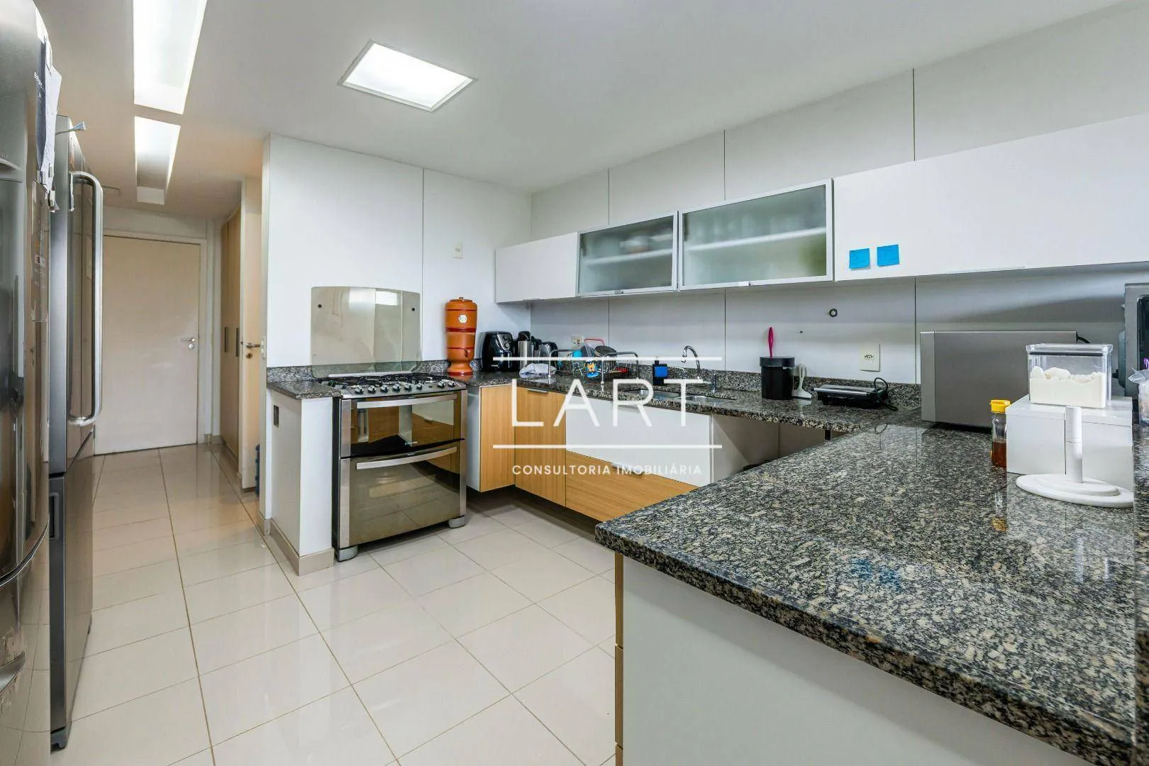 4-bedroom apartment with gas open-plan kitchen and 233 m² — photo 26