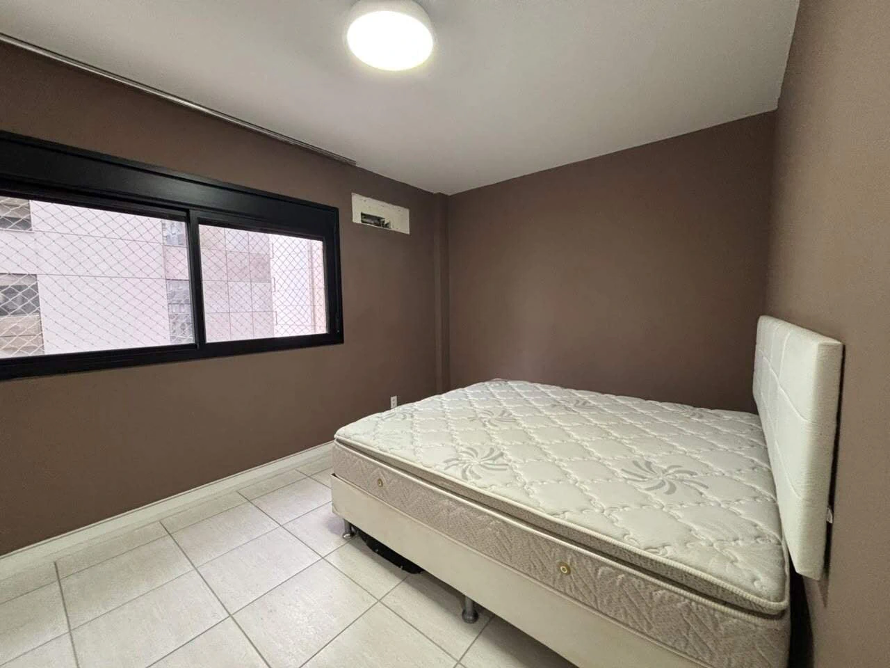 Furnished apartment, 122 m², with a glass-enclosed balcony — photo 6