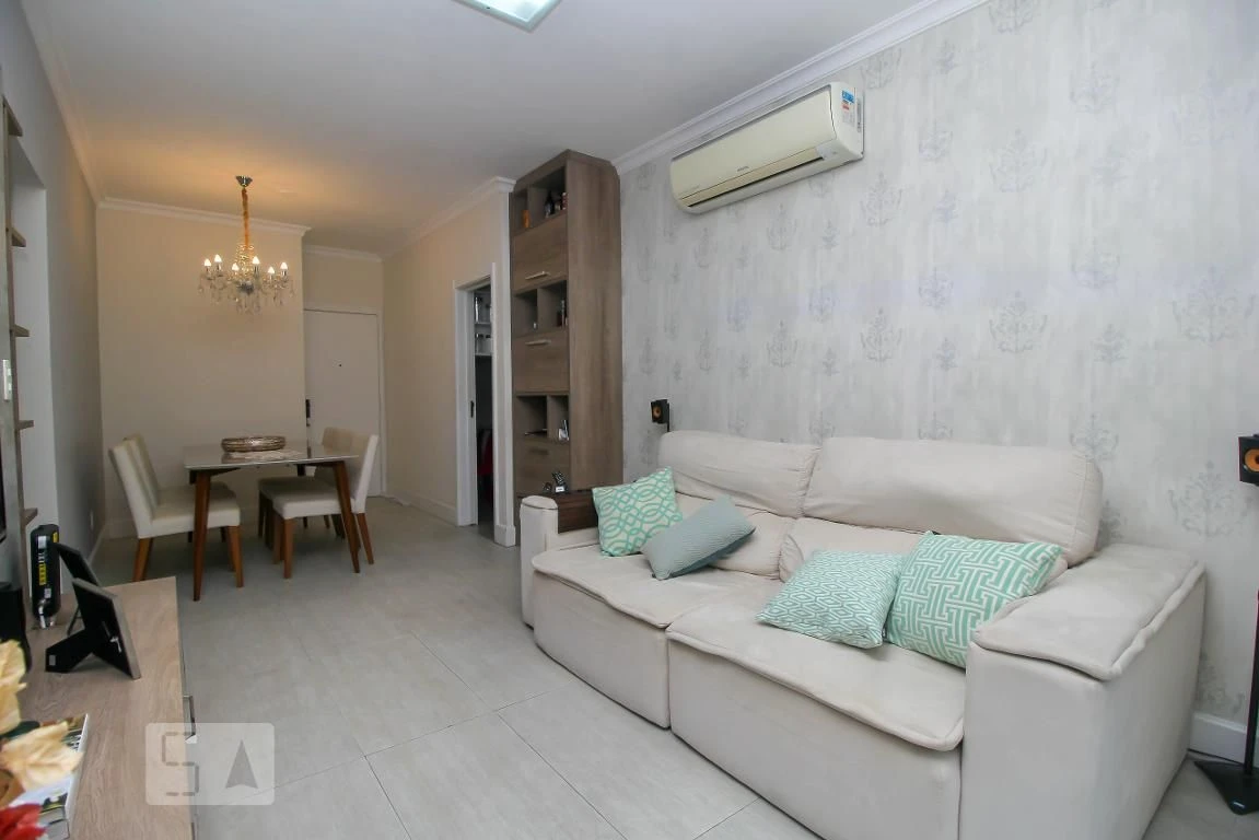 3-bedroom apartment with a glass-enclosed balcony — photo 63