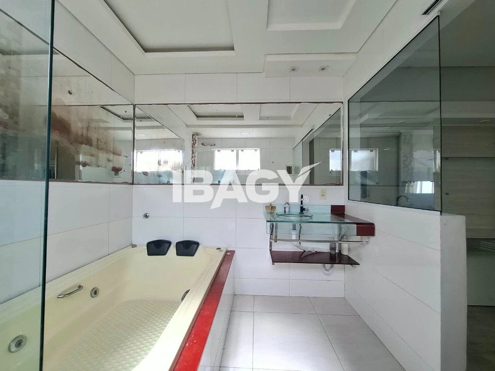 3-bedroom house with a private pool — photo 24
