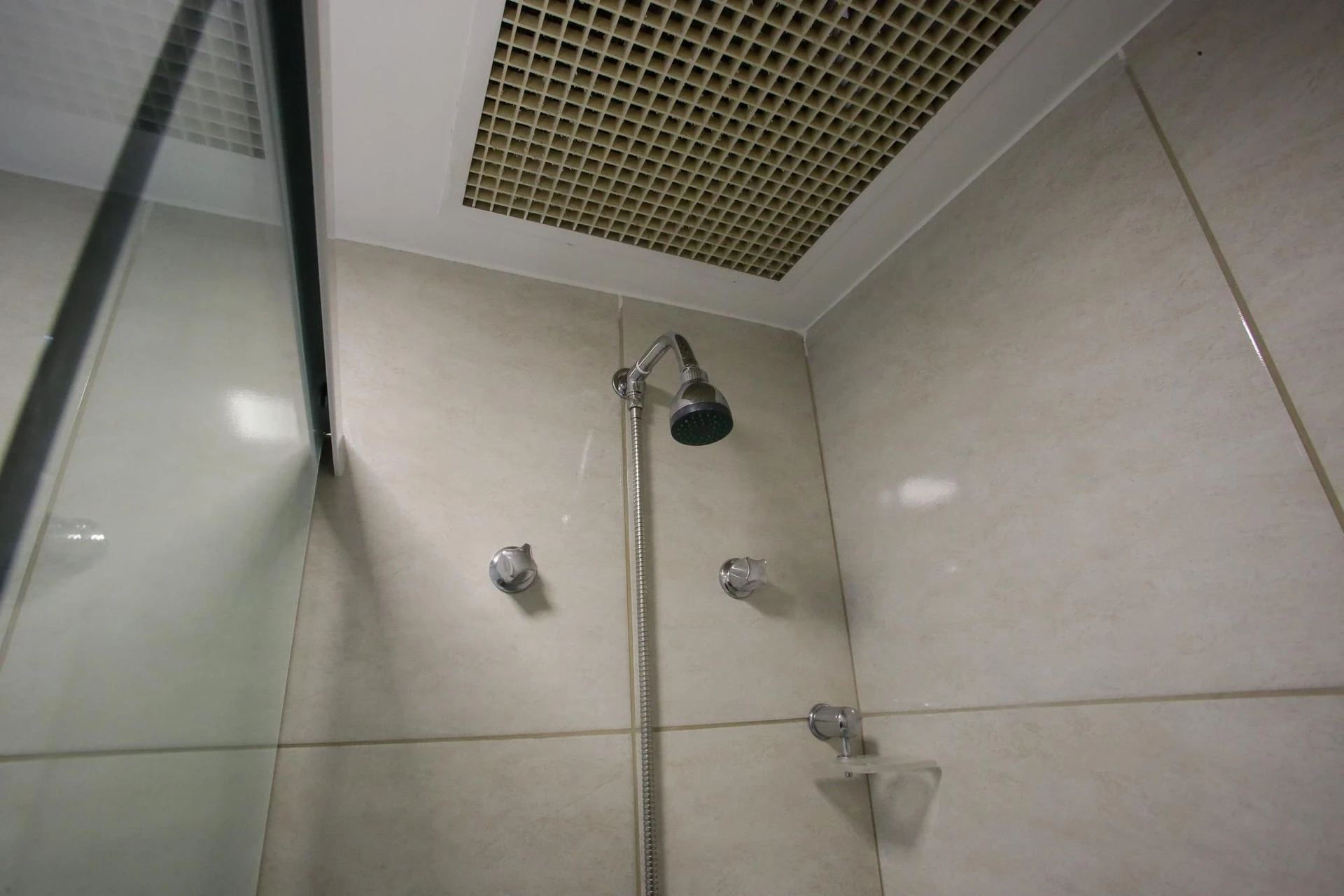 3-bedroom apartment in a building with a sauna — photo 51