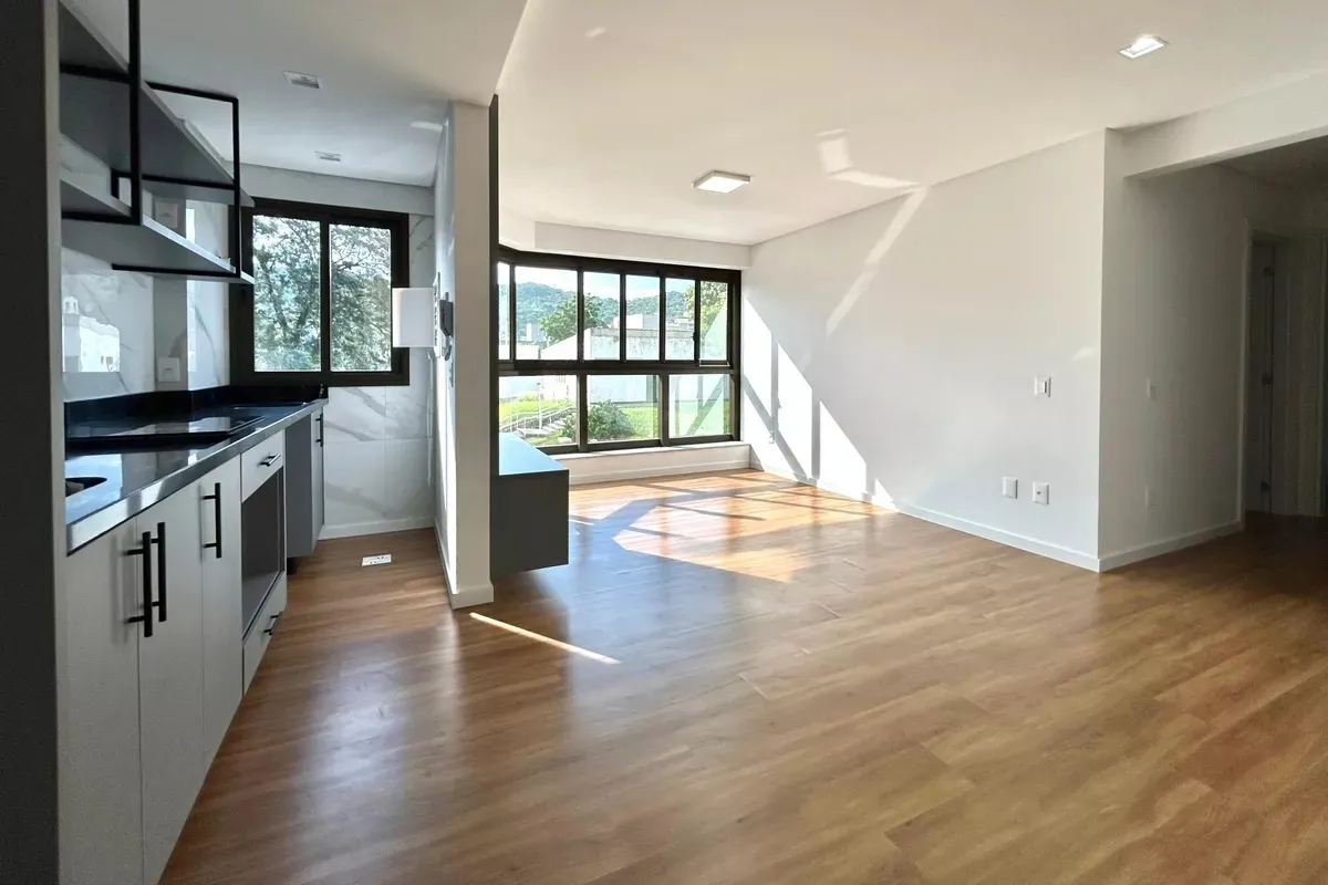 2-bedroom apartment with integrated kitchen and balcony — photo 3