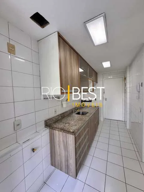 Apartamento de 99 m² com closet e janelas do piso ao teto — photo 12