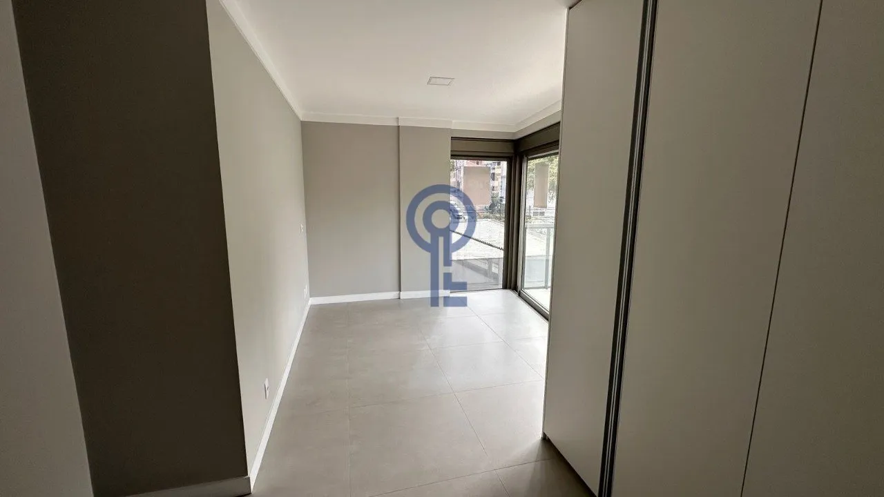 Квартира с 3 спальнями, в доме есть тренажёрный зал — photo 30