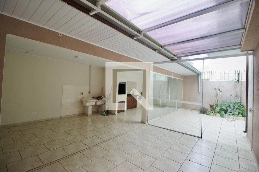 4-bedroom house with wood or laminate floors in Curitiba — photo 43