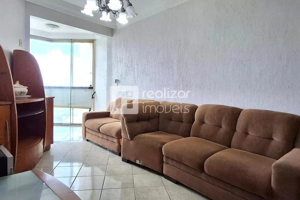 Apartamento mobiliado com escritório e 220 m² no 4º andar