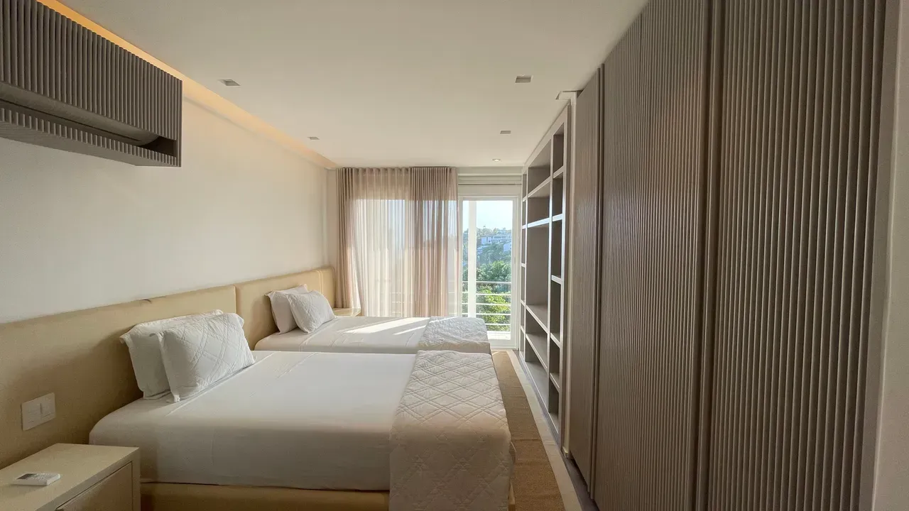 Unfurnished 3-bedroom, 3-bath house with a balcony — photo 29