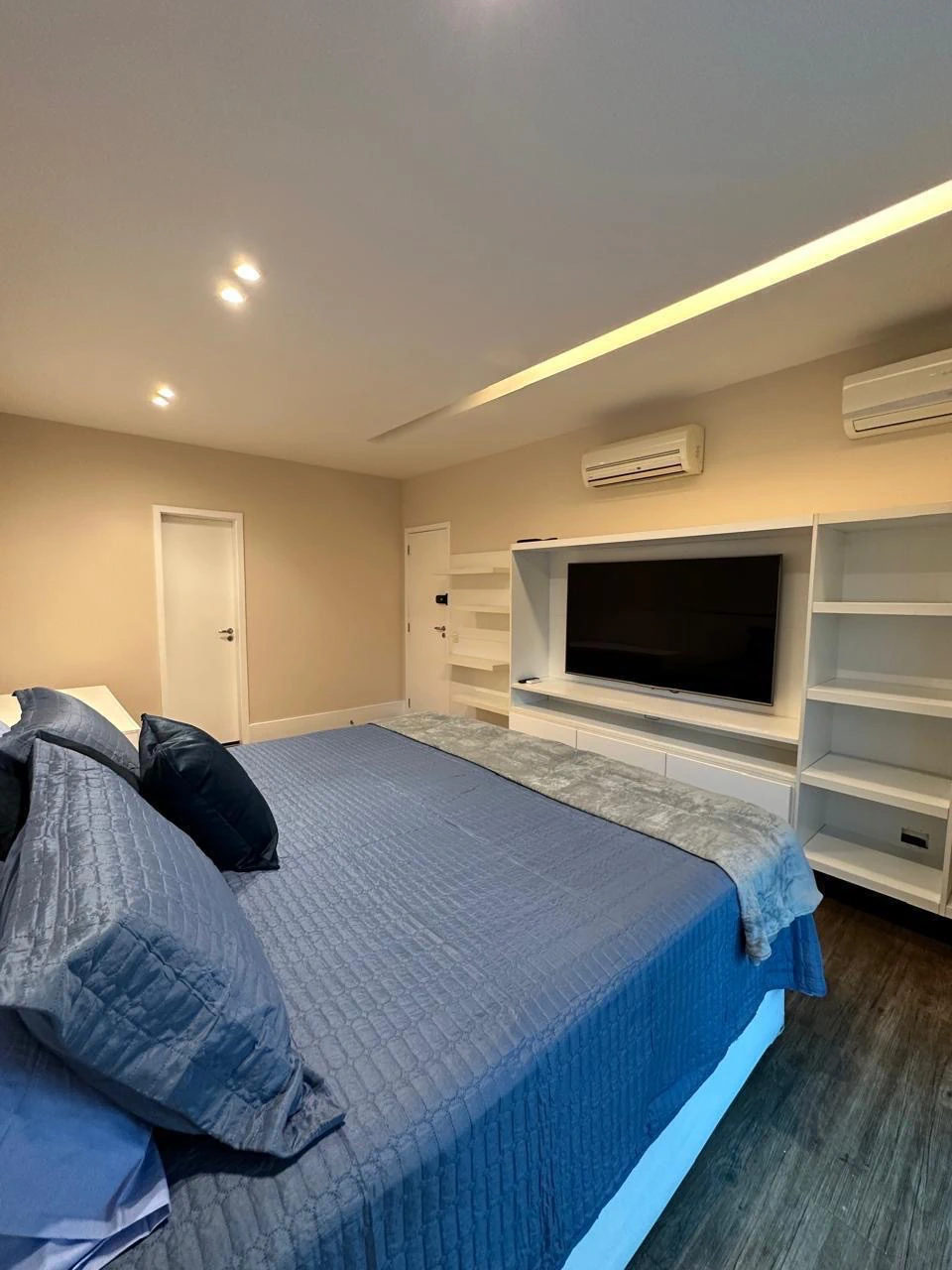 Apartamento mobiliado reformado com 4 suítes e 392 m² — photo 11