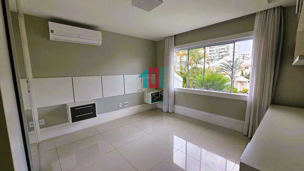 4-bedroom apartment with private garden and 364 m² — photo 30