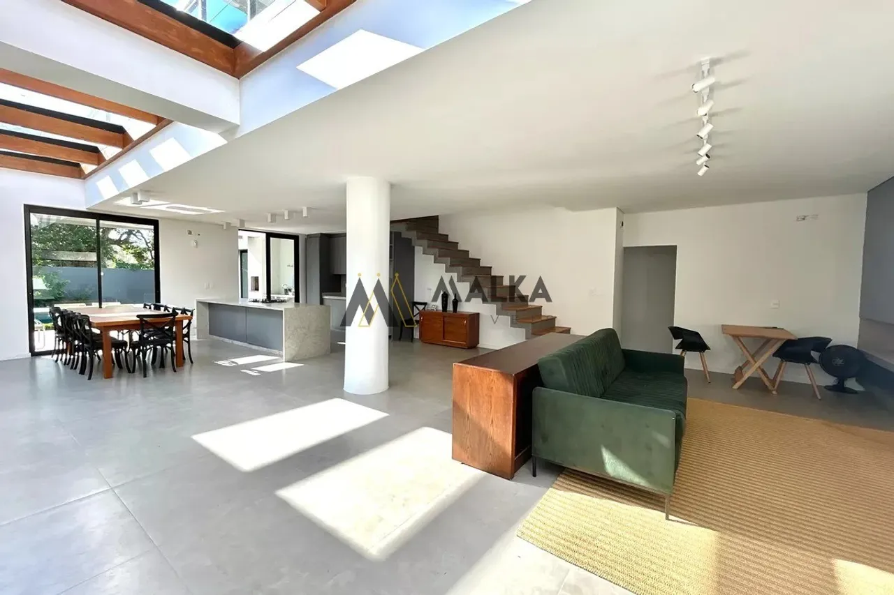 Rental house with open-plan kitchen and 5 bedrooms