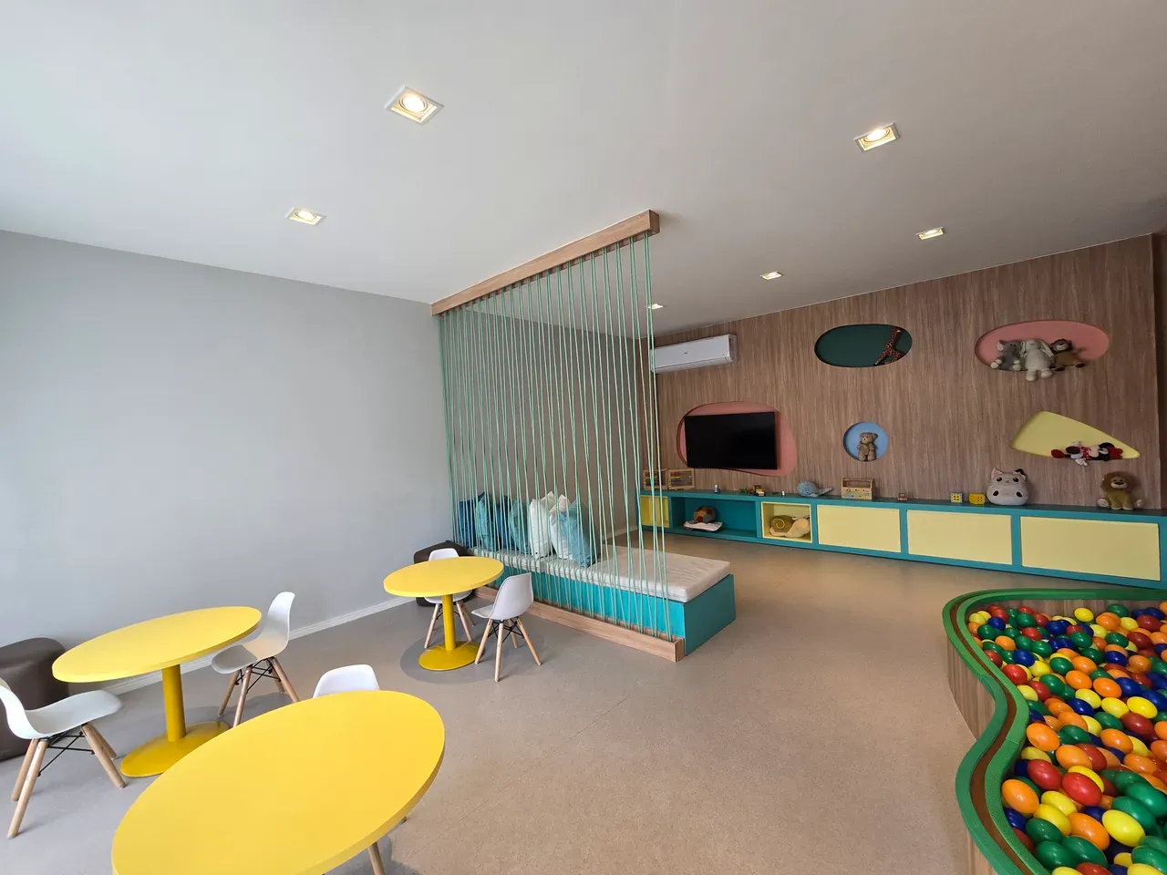 Garden apartment with 2 bedrooms and 1 bathroom — photo 25