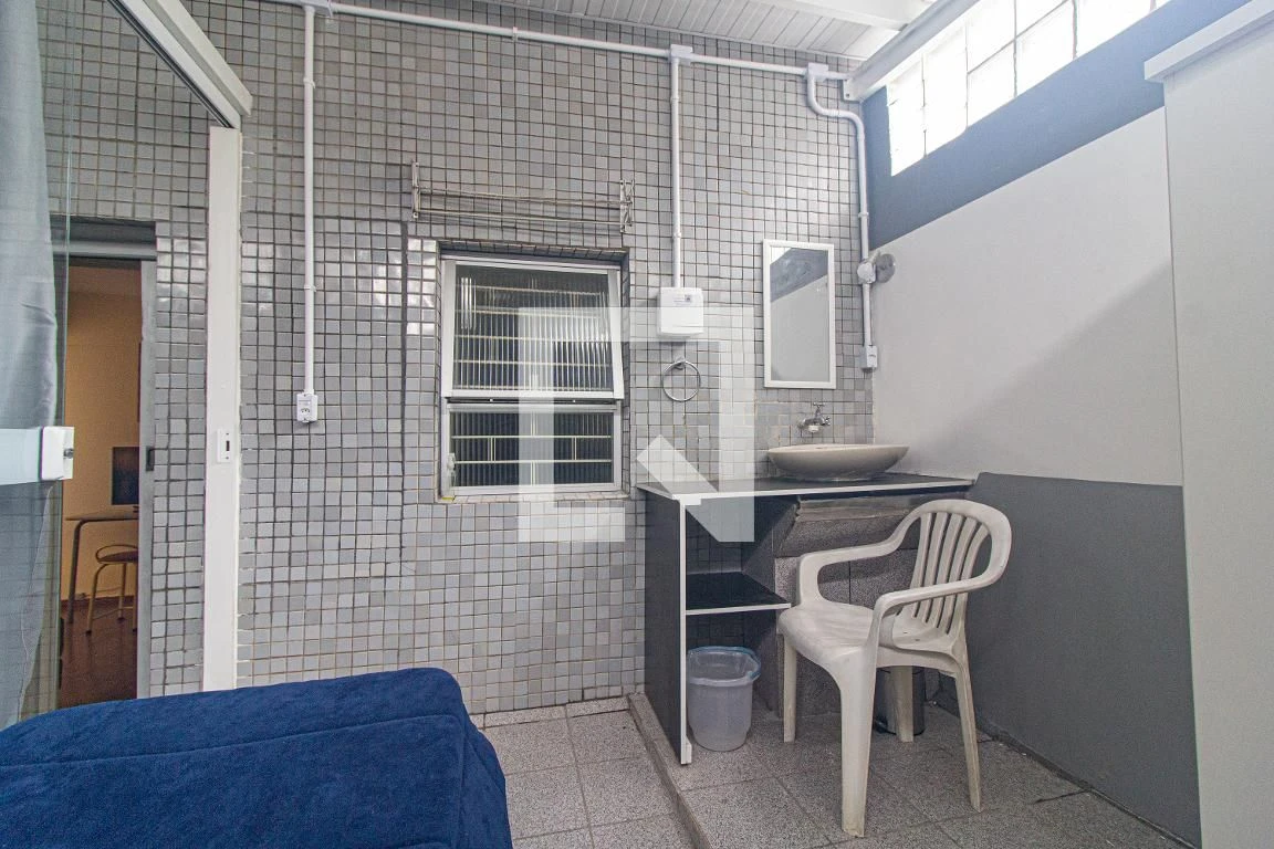 Furnished studio, 60 m², with a glass-enclosed balcony — photo 13