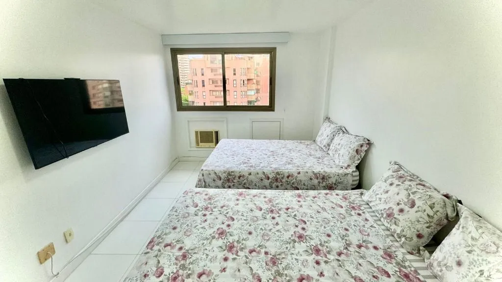 Rental apartment with 2 bedrooms, balcony and 1 parking spot — photo 2