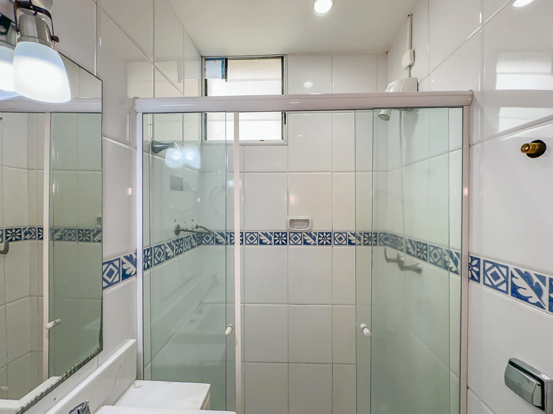 2-bedroom apartment with a glass-enclosed balcony — photo 26