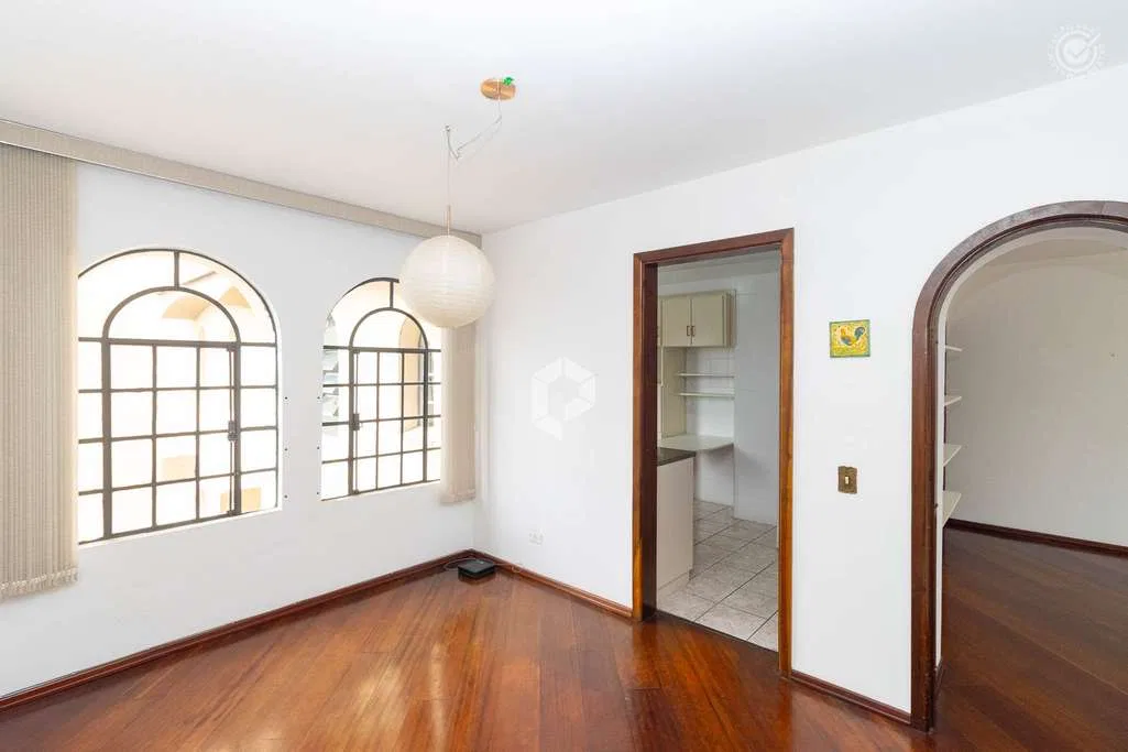 Wood or laminate floors in a 3-bedroom apartment, 107 m² — photo 9