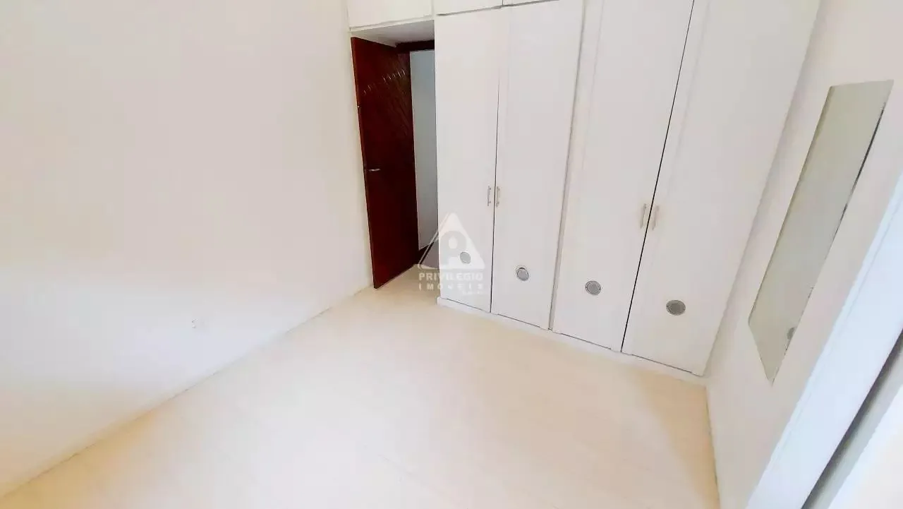 2-bedroom apartment with a walk-in closet — photo 14