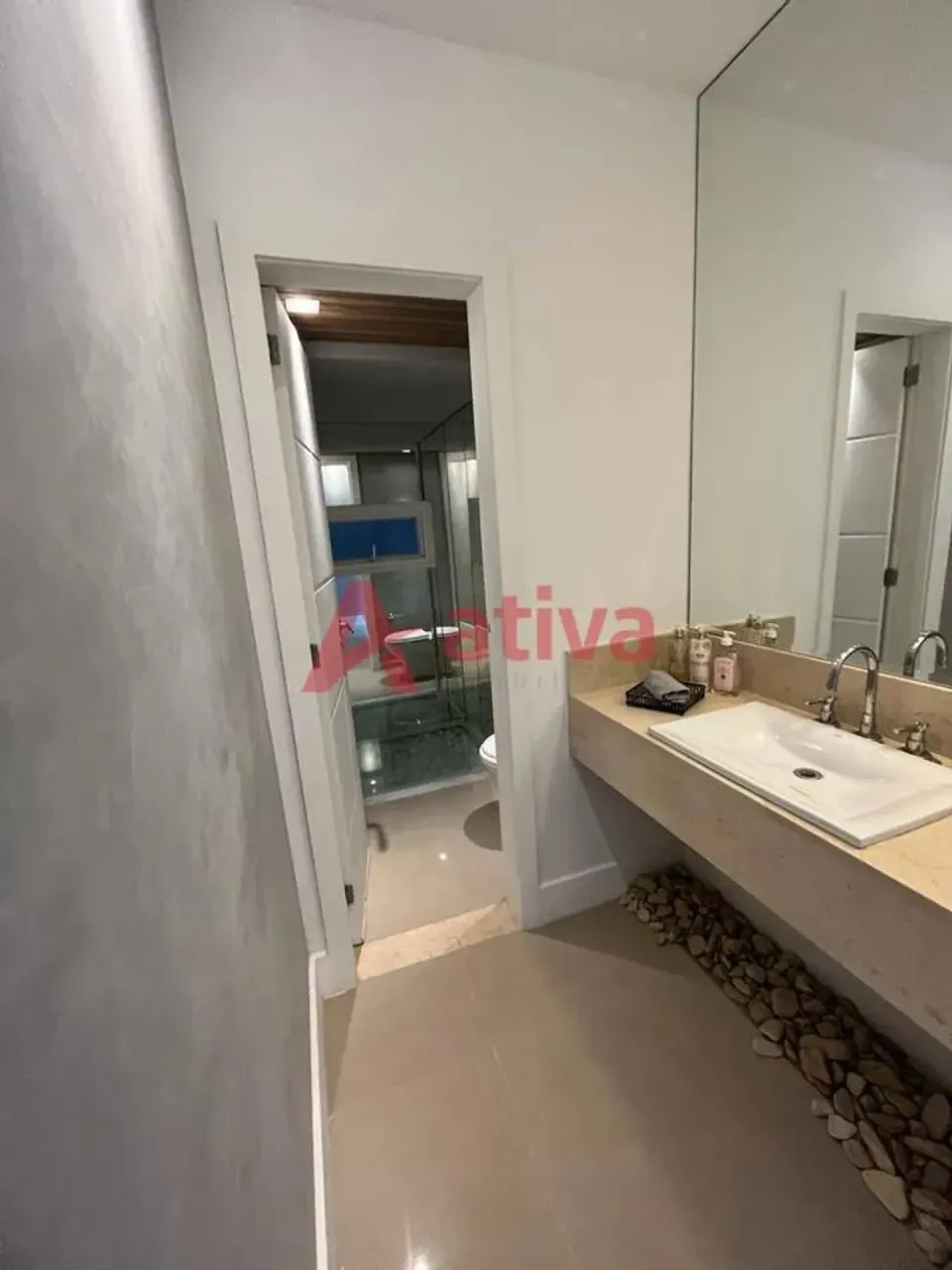 Condominium house with 4 bedrooms and 5 bathrooms — photo 16