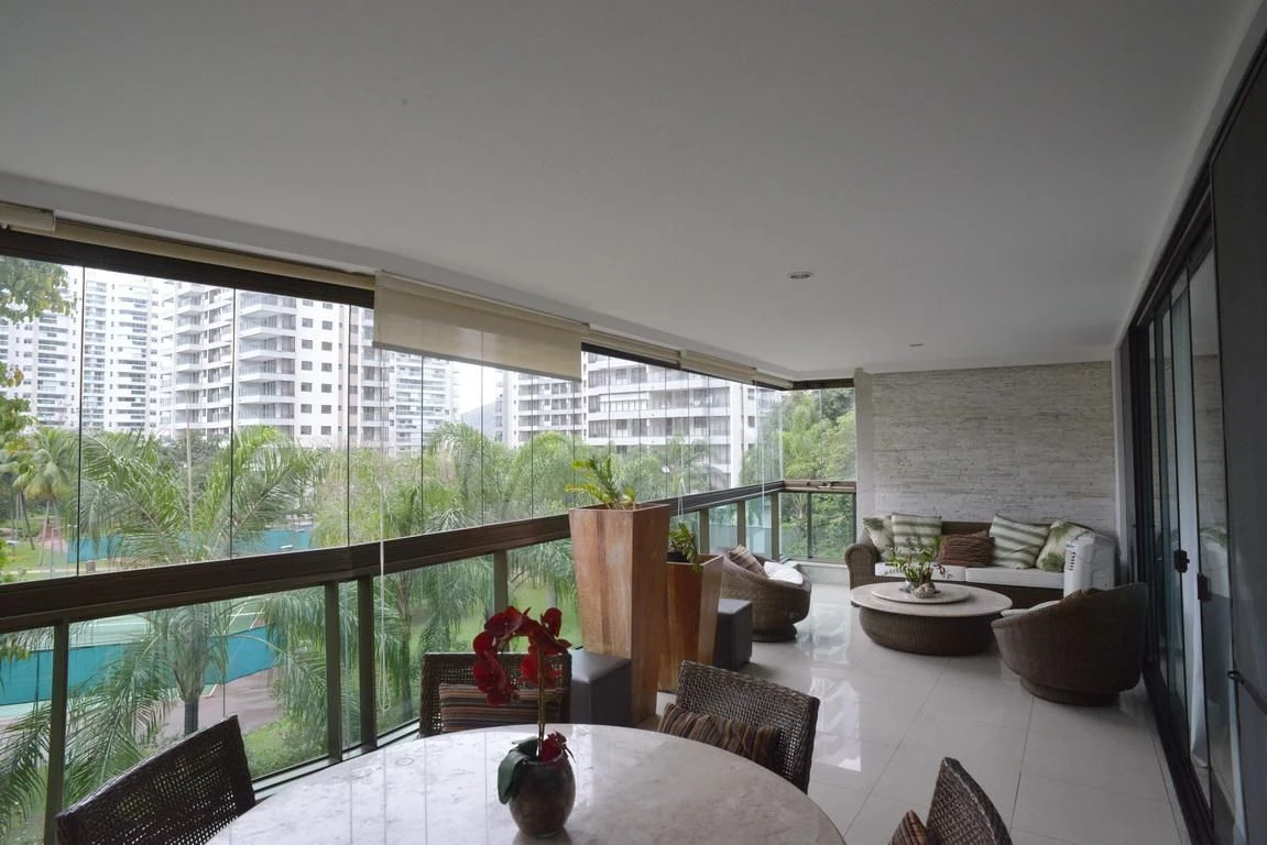 Jacuzzi in a 4-bedroom apartment, 233 m² — photo 19