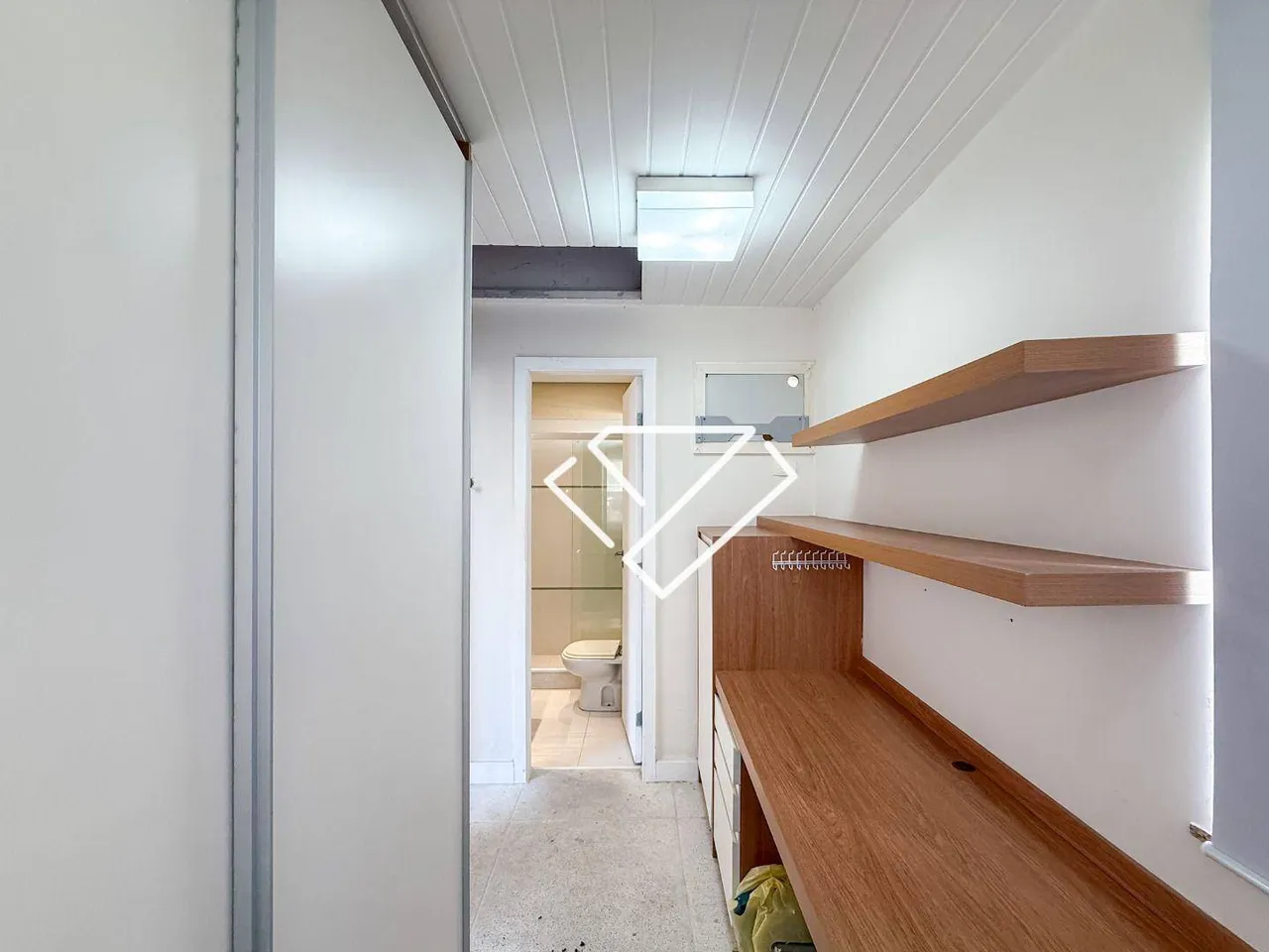 Apartamento com 4 quartos, 3 banheiros e varanda fechada — photo 11