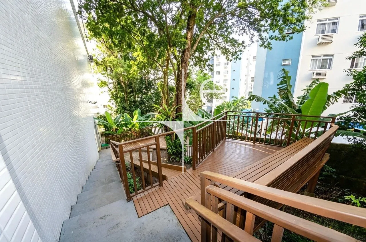 Furnished apartment, 85 m², with a glass-enclosed balcony — photo 33