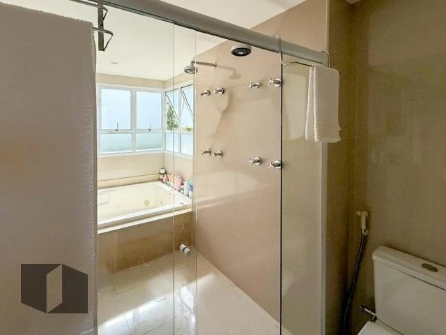 226 m² apartment with 4 en-suite bedrooms and glass balcony — photo 12