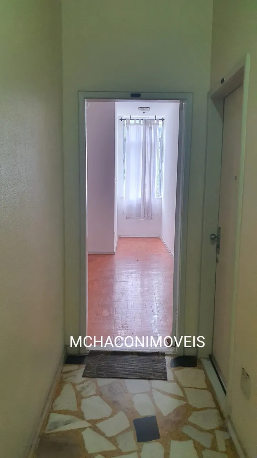 Apartment on the 4th floor with wood or laminate floors — photo 8