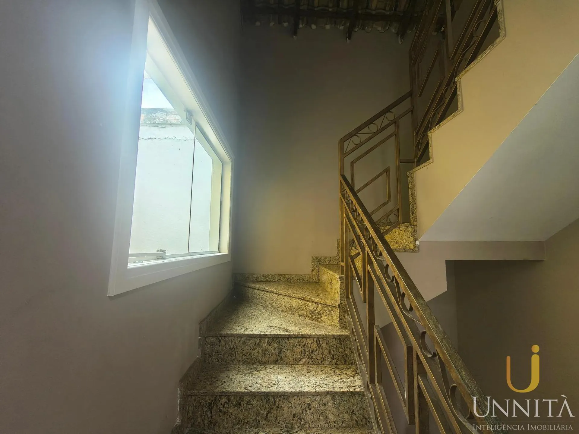 750 m² house with a grill on the balcony and a bathtub — photo 23
