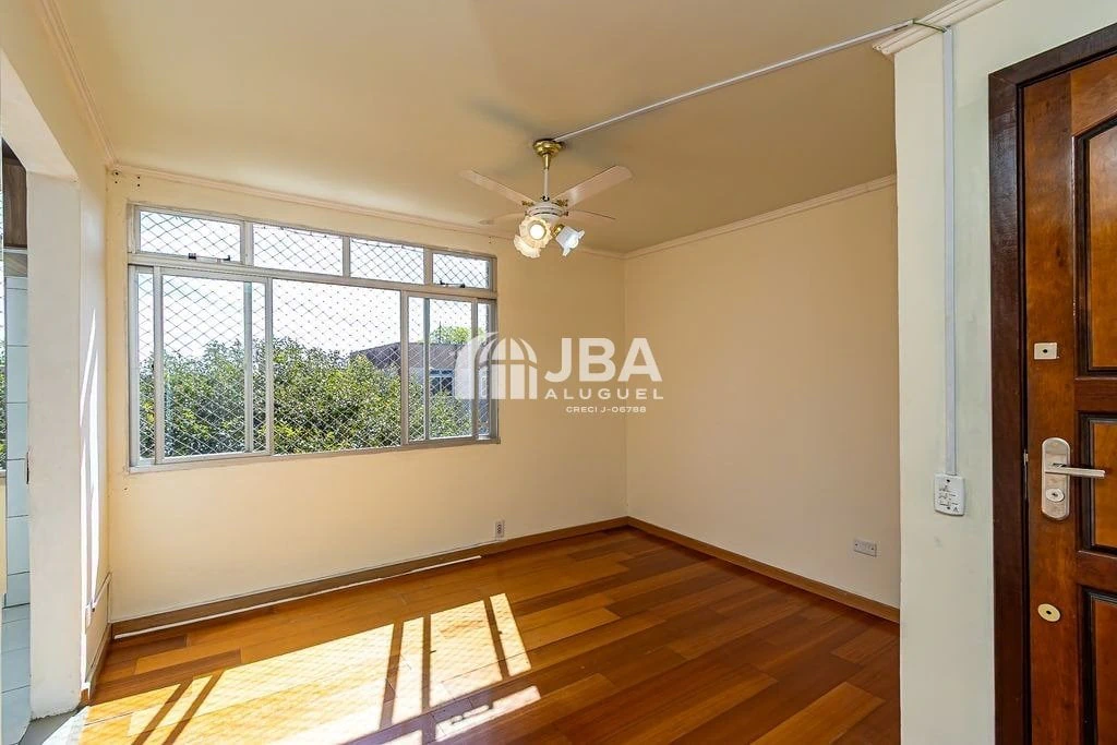 Wood or laminate floors in a 3-bedroom apartment, 78 m² — photo 2