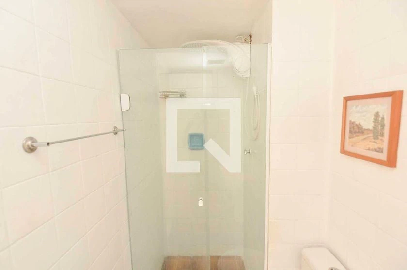 2-bedroom apartment with wood or laminate floors — photo 12