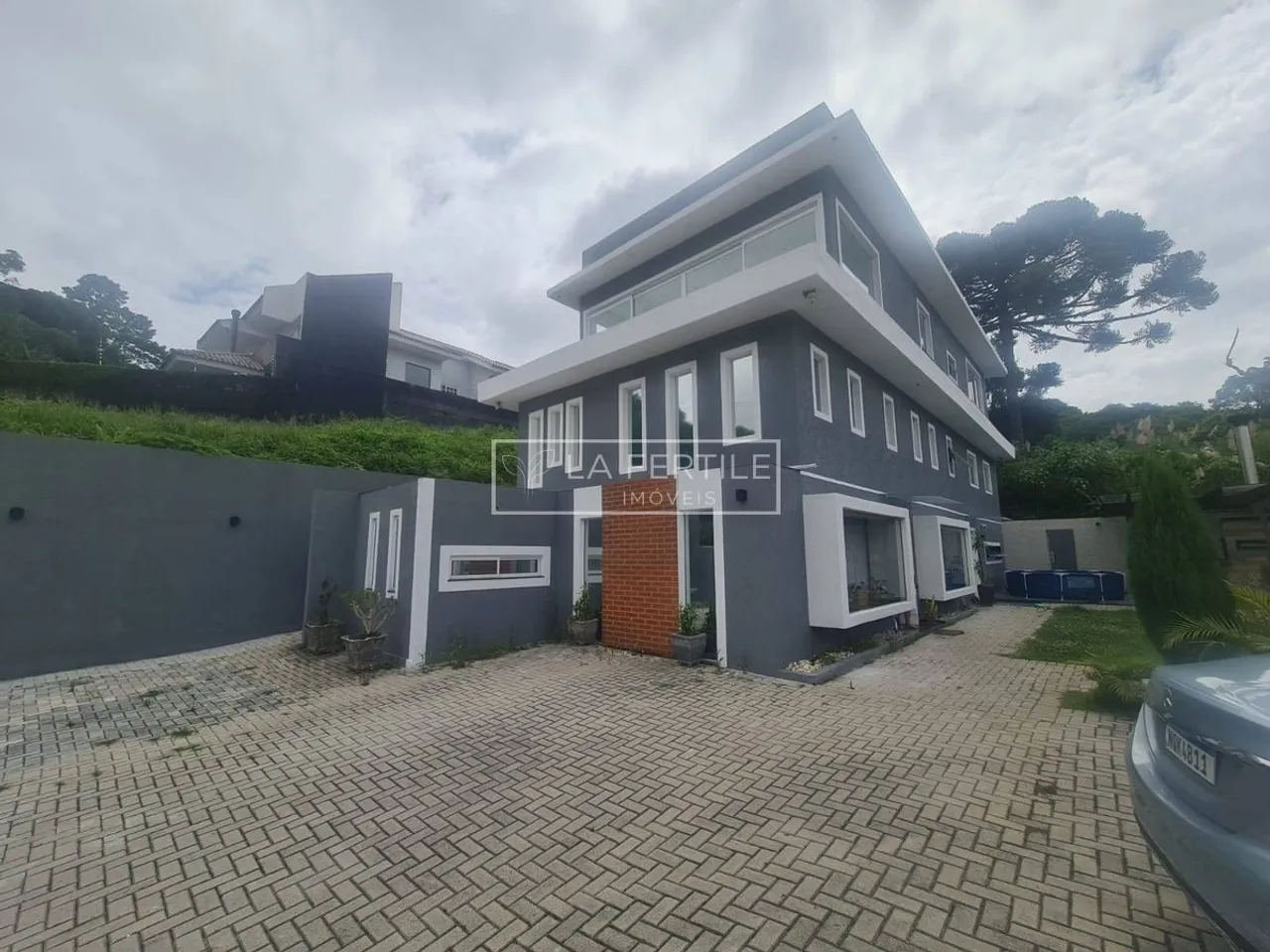 House with 3 bedrooms and floor-to-ceiling windows — photo 18