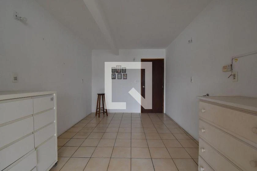 6-bedroom house with a washing machine in Curitiba — photo 15