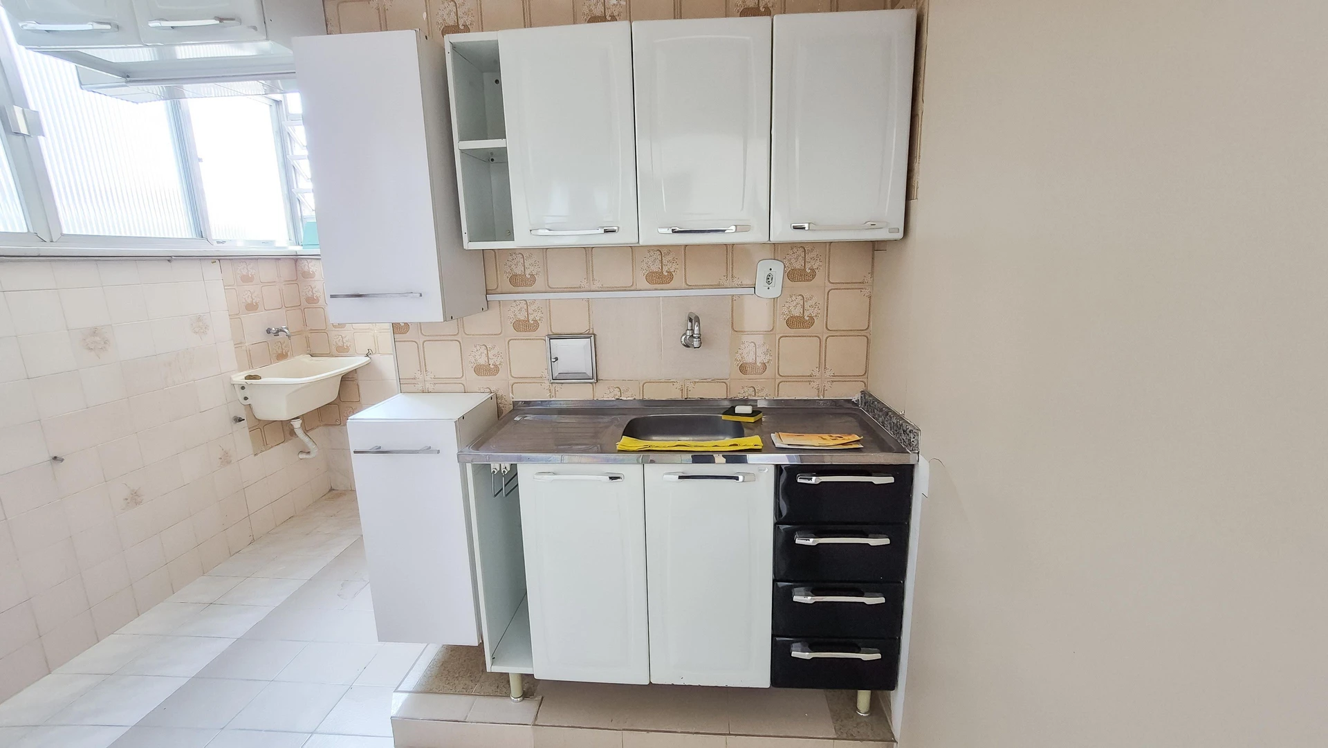 Unfurnished apartment with 2 bedrooms and 1 bathroom — photo 30
