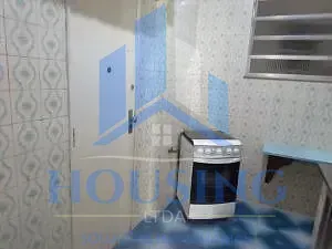Wood or laminate floors in a one-bedroom apartment, 52 m² — photo 13