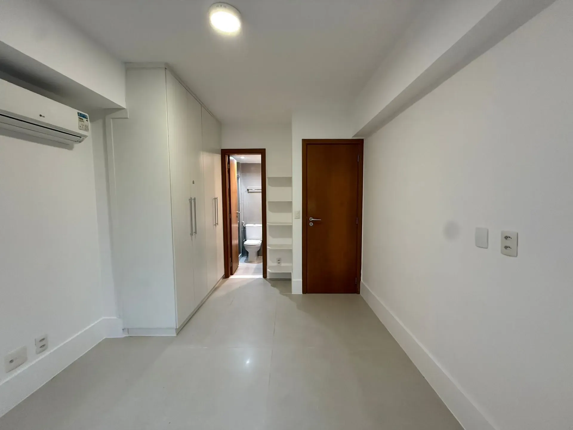 Apartamento com 4 quartos e 5 banheiros, 193 m² — photo 13