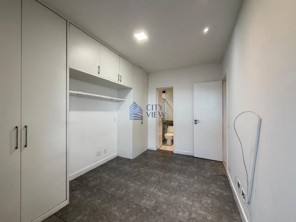 3-bedroom apartment with glass-enclosed balcony — photo 21