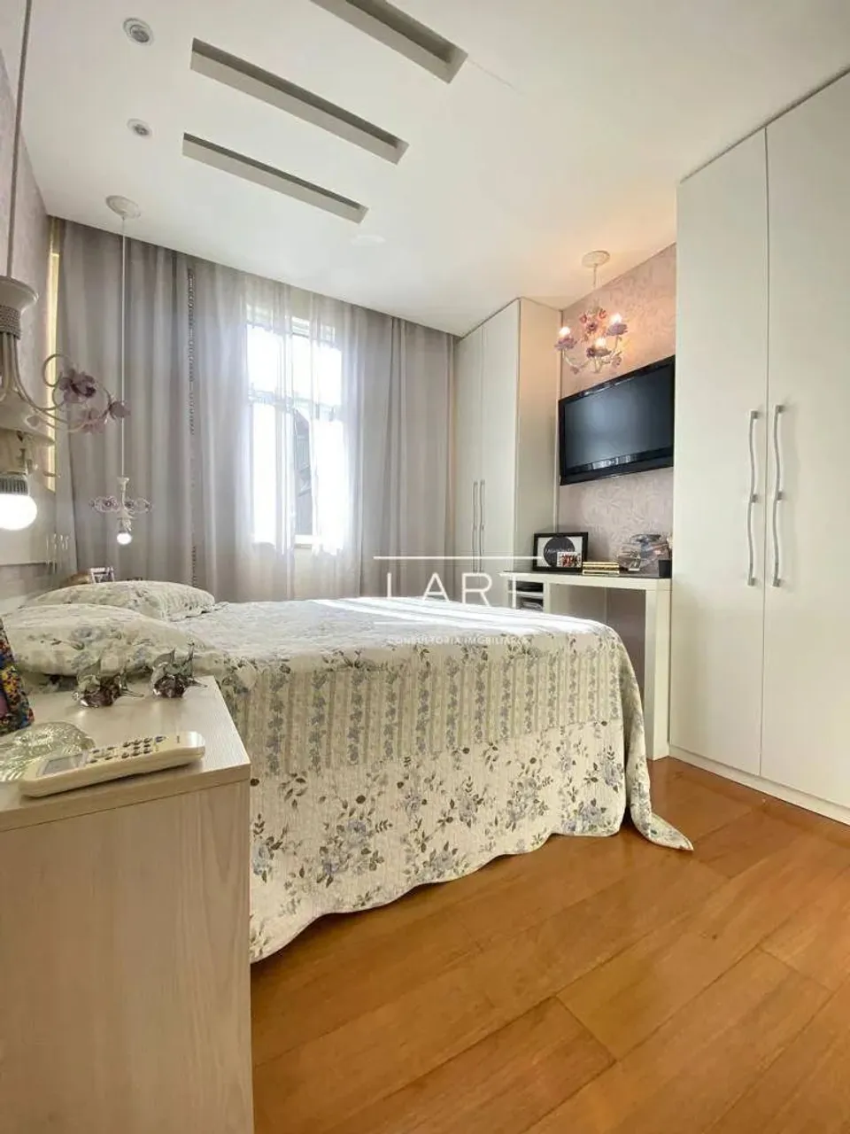 Apartamento com 4 dormitórios e 5 banheiros, 350 m² — photo 7