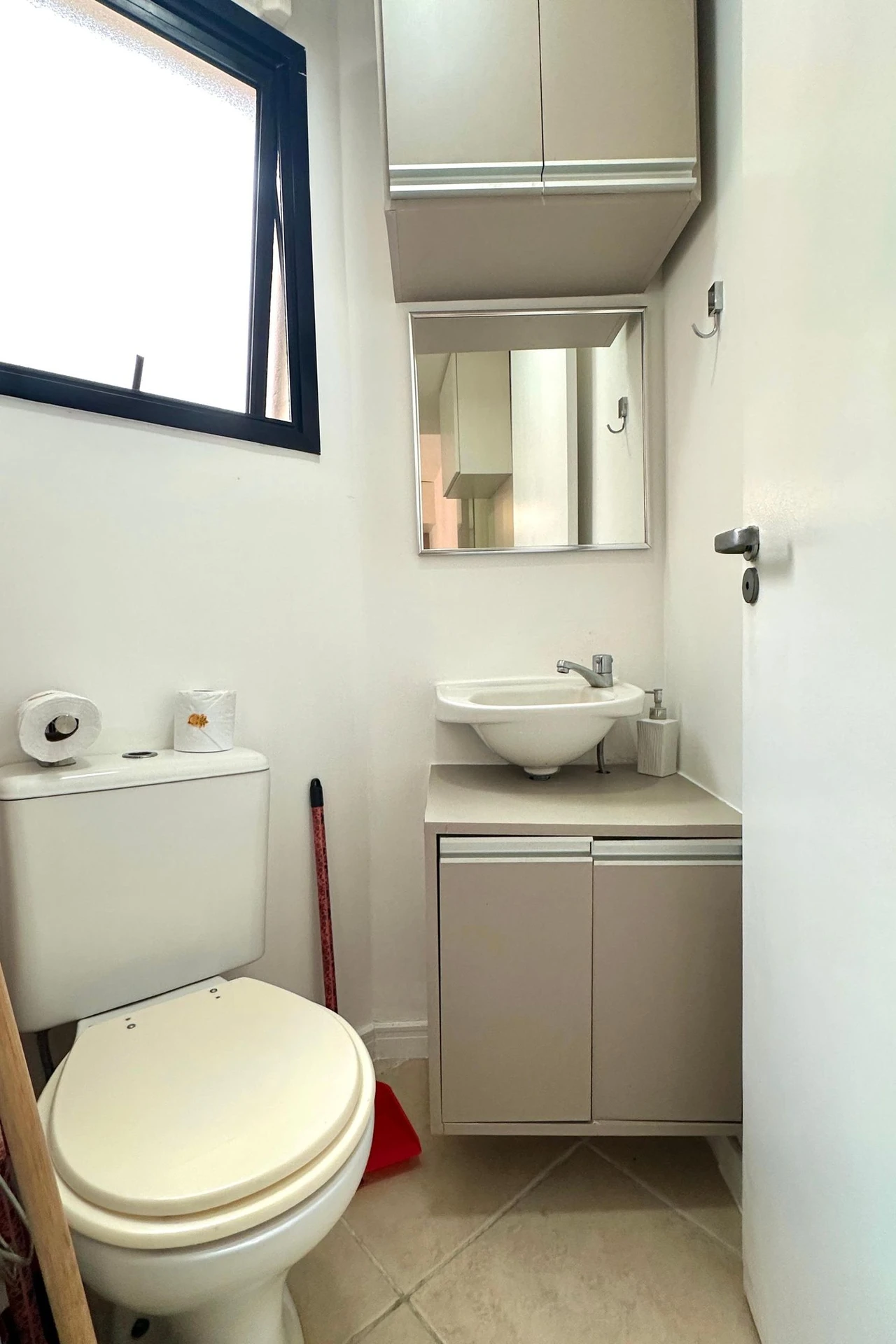 Furnished apartment with an open kitchen and 2 en-suite bedrooms — photo 26