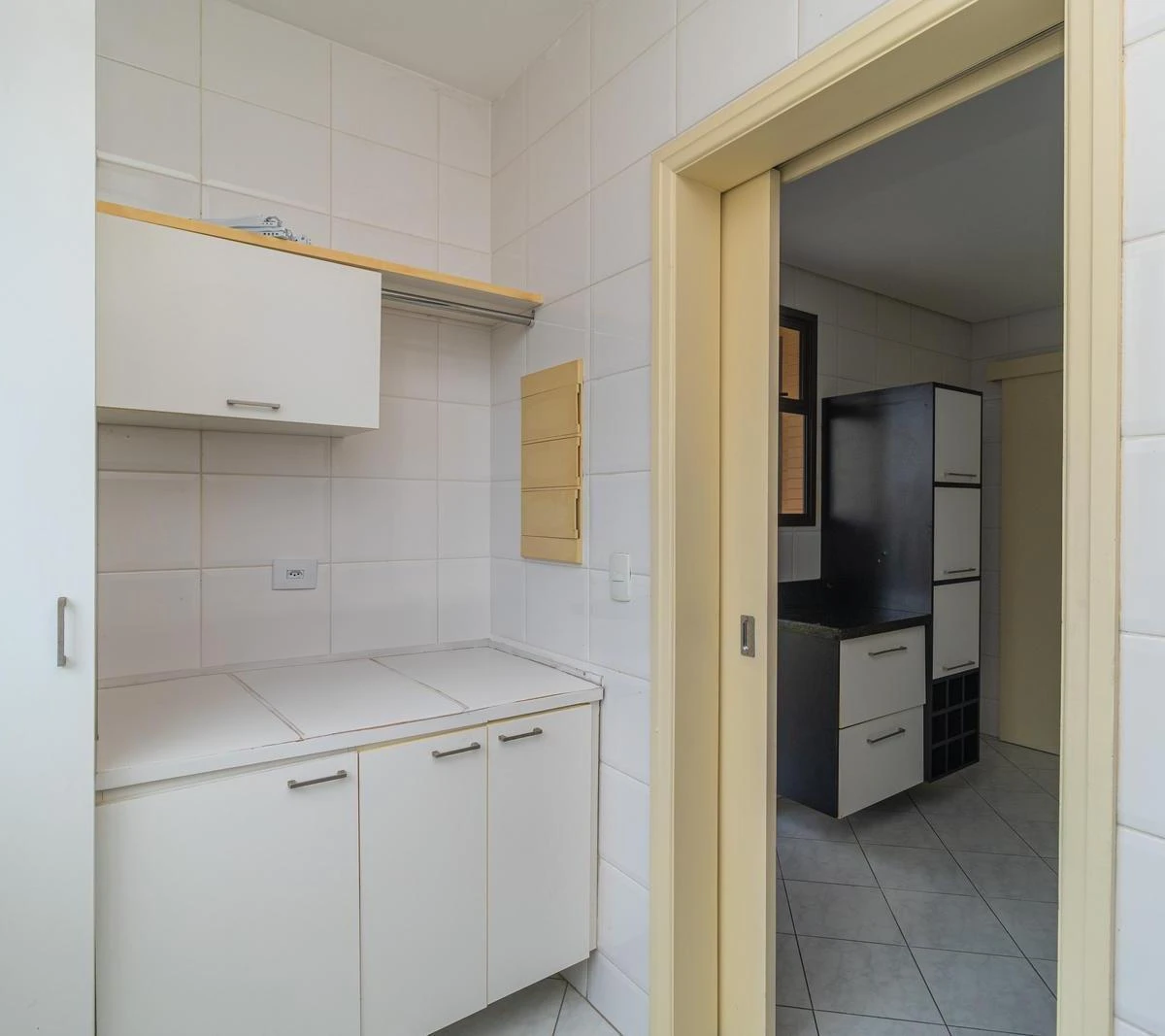 3-bedroom apartment with a grill on the balcony — photo 9